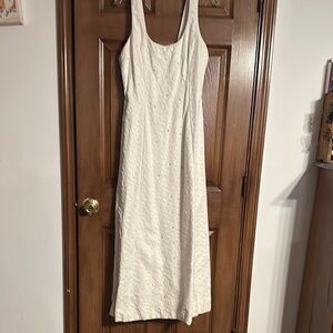 Elegant White Sleeveless Dress